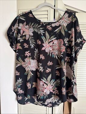 Maurices Black Floral Short Sleeve Blouse